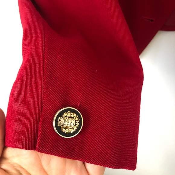 Festive Red Blazer With Contrat Velvet Collar - Picture 4 of 8